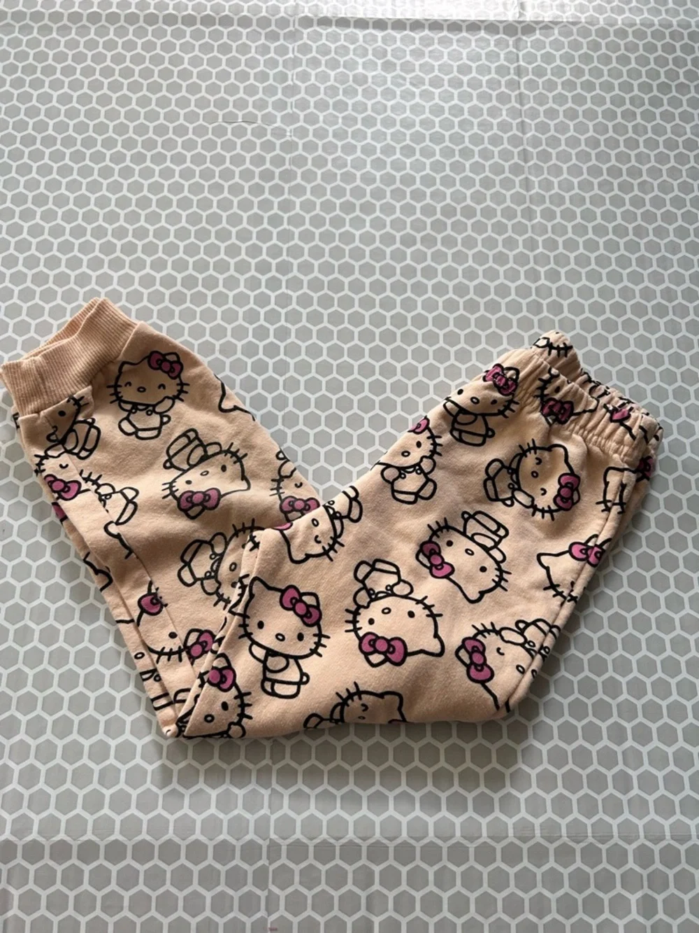 Hello Kitty Beige and Pink Bow Sleep Set. Size 5/6